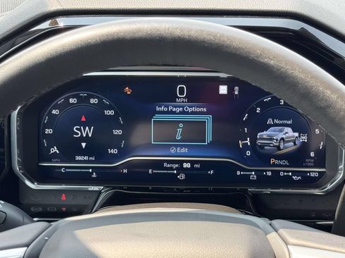 Used 2022 Chevrolet Silverado 1500 LT w/ Z71 Off-Road Package AWD/4WD image 10