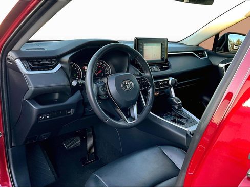 Used 2019 Toyota RAV4 XLE Premium image 12