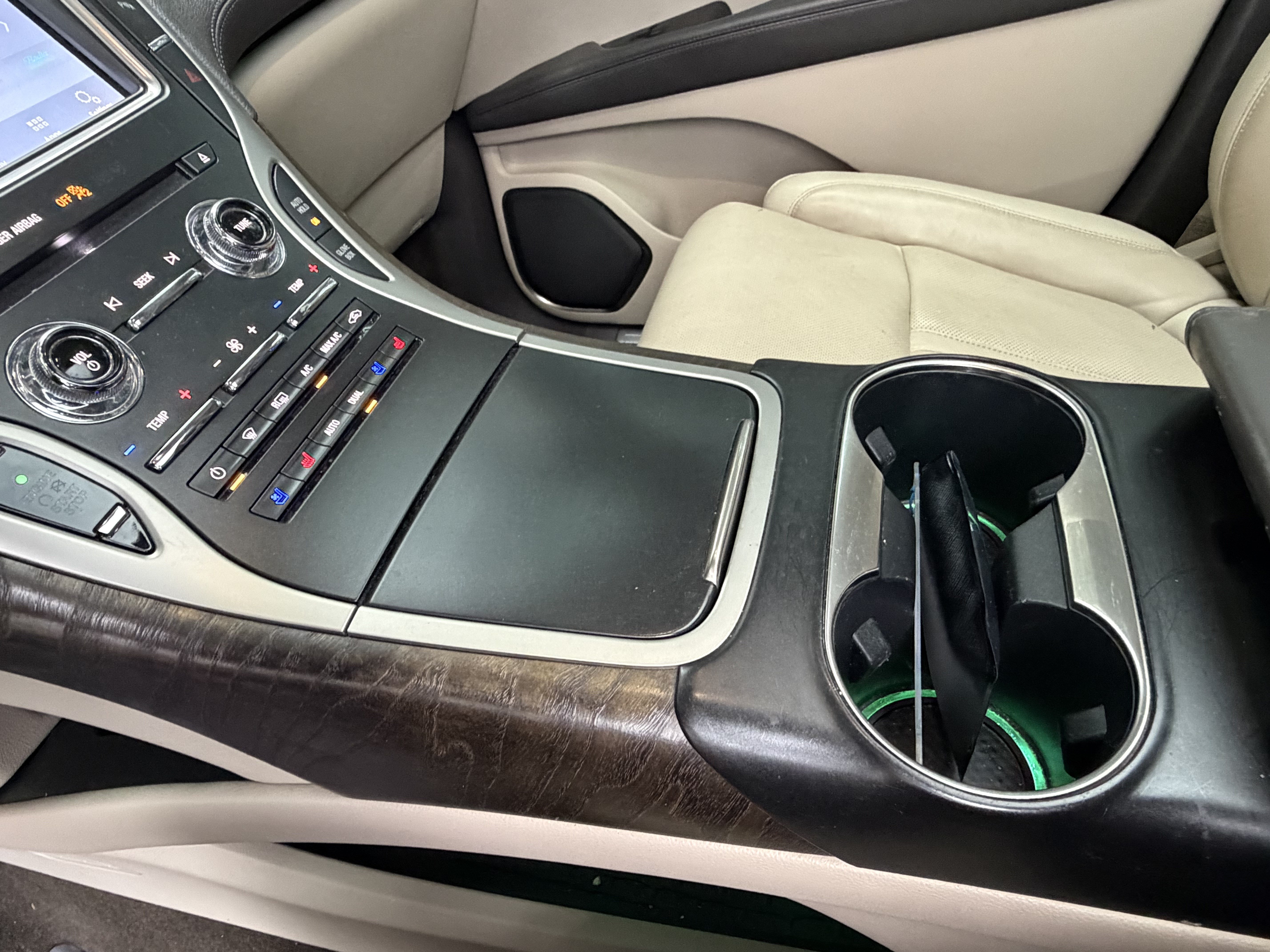 Used 2020 Lincoln Nautilus Reserve w/ Equipment Group 201A FWD image 28