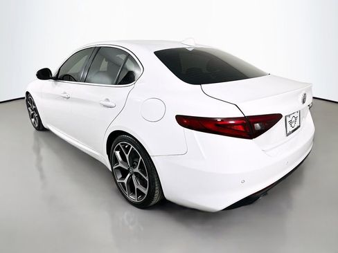 Used 2019 Alfa Romeo Giulia Base image 7