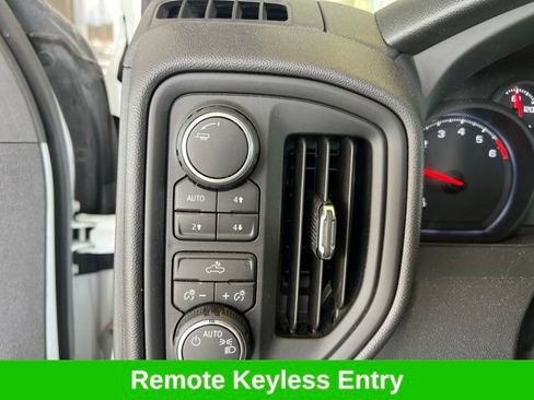 Used 2025 Chevrolet Silverado 1500 Custom Trail Boss AWD/4WD image 15