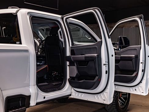 Used 2025 Ford F250 Lariat w/ Lariat Ultimate Package image 31