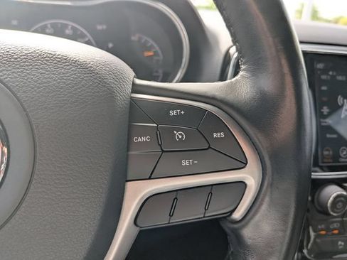 Used 2020 Jeep Grand Cherokee Altitude AWD/4WD image 26