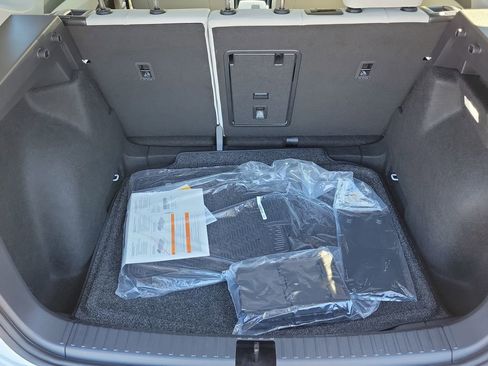 New 2026 Volkswagen Taos SE image 6