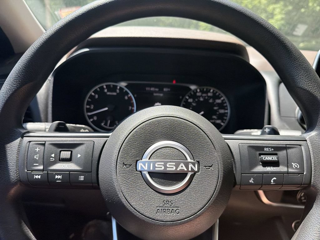 Used 2023 Nissan Rogue S AWD/4WD image 11