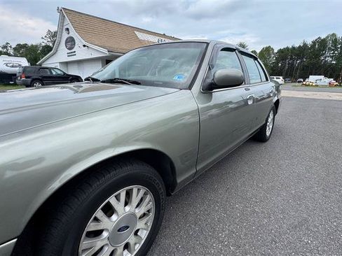 Used 2003 Ford Crown Victoria LX RWD image 11