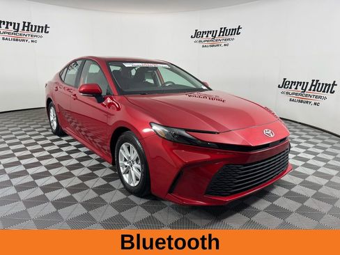 Used 2025 Toyota Camry LE image 6