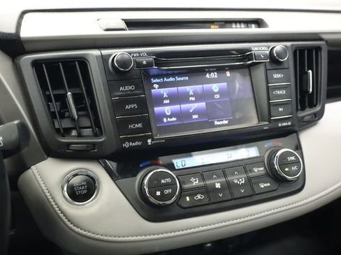 Used 2018 Toyota RAV4 XLE AWD/4WD image 19