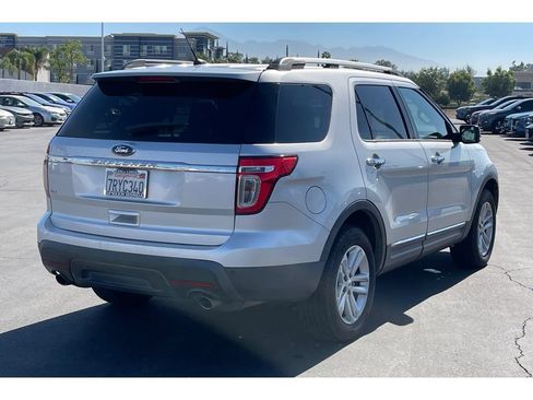 Used 2014 Ford Explorer XLT w/ Equipment Group 202A FWD image 6