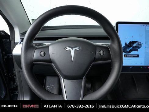 Used 2021 Tesla Model 3 Standard Range Plus image 9