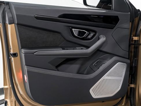 Used 2024 Lamborghini Urus S image 9