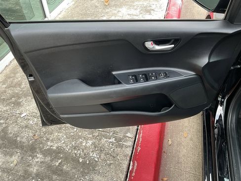 Used 2022 Kia Rio LX image 12