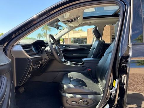 Used 2023 Jeep Grand Cherokee 30th Anniversary image 12