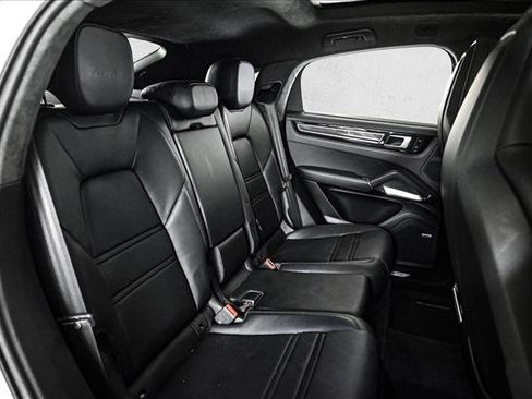 Used 2020 Porsche Cayenne Turbo image 21