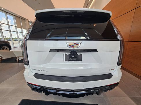 Certified 2025 Cadillac Escalade ESV V AWD/4WD image 6
