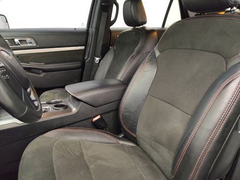 Used 2018 Ford Explorer XLT w/ Equipment Group 202A image 17
