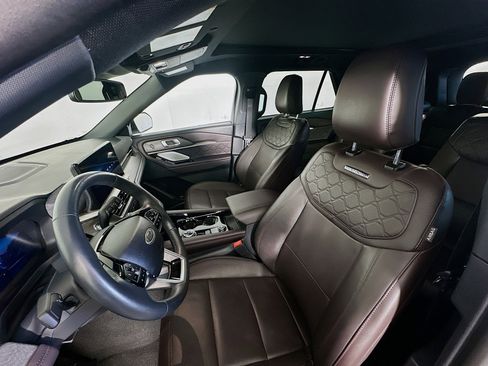 Used 2025 Ford Explorer Platinum w/ LUX Leather Package image 13
