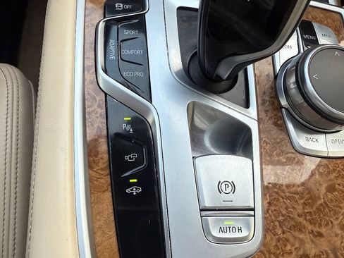 Used 2018 BMW 750i xDrive image 38