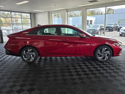 New 2025 Hyundai Elantra Limited image 3