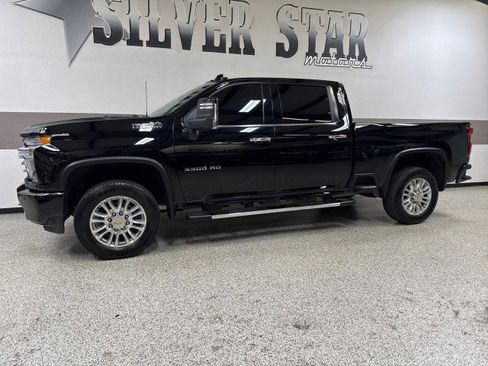 Used 2022 Chevrolet Silverado 3500 High Country w/ Z71 Off-Road Package image 4