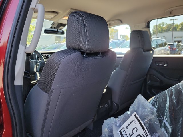 Used 2025 Nissan Frontier SV w/ SV Convenience Package RWD image 11