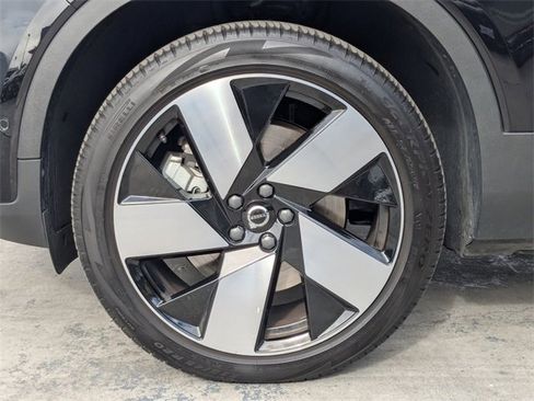 Used 2023 Volvo XC40 Recharge Ultimate image 10