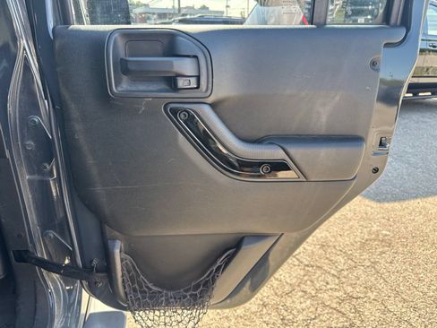 Used 2017 Jeep Wrangler Unlimited Sahara AWD/4WD image 26