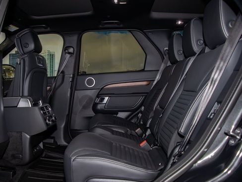 Certified 2025 Land Rover Discovery Dynamic SE image 23