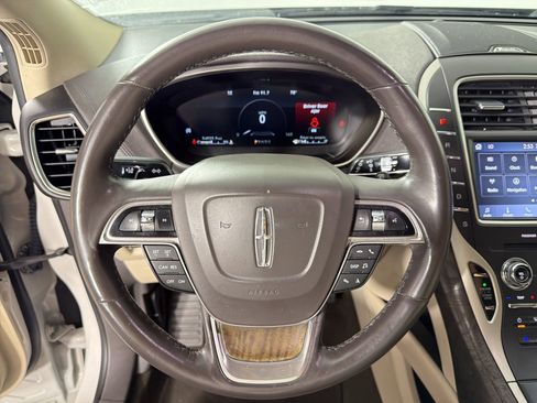 Used 2020 Lincoln Nautilus Reserve FWD image 18