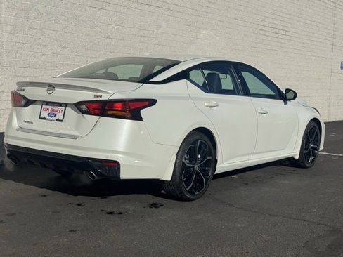 Used 2023 Nissan Altima 2.5 SR w/ SR Premium Package image 8