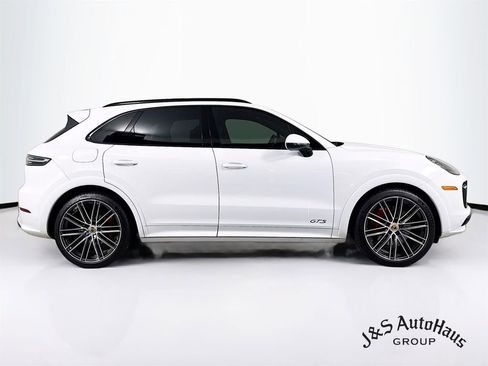 Used 2021 Porsche Cayenne GTS w/ Premium Package Plus image 8
