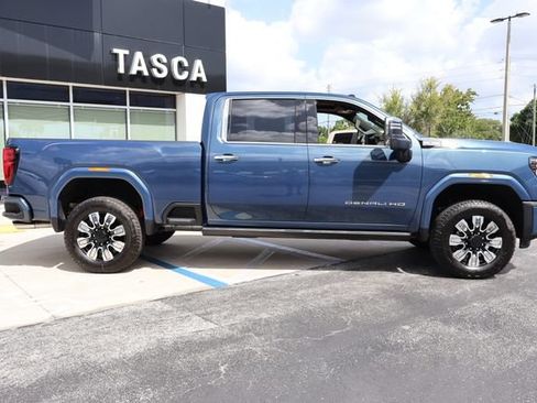 New 2026 GMC Sierra 2500 Denali w/ Denali Reserve Package AWD/4WD image 8