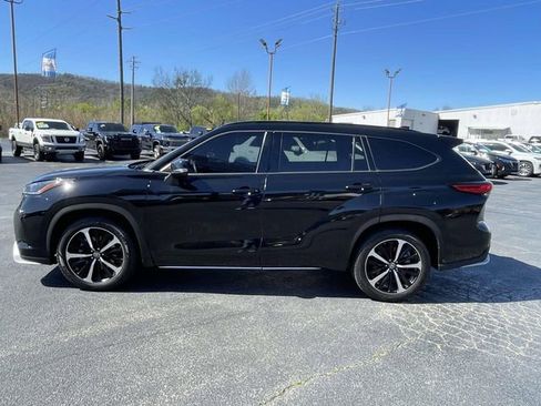 Used 2022 Toyota Highlander XSE image 2
