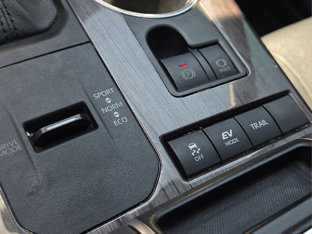 Used 2020 Toyota Highlander Limited AWD/4WD image 21
