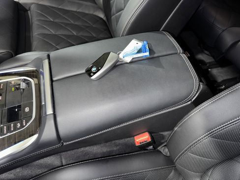 Used 2024 BMW X7 xDrive40i image 28