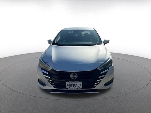 Used 2025 Nissan Versa SV image 4