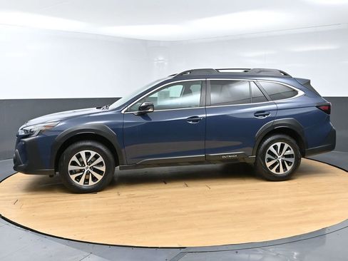 Used 2023 Subaru Outback Premium AWD/4WD image 6