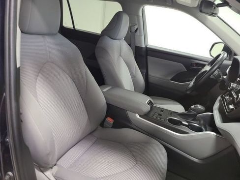 Used 2023 Toyota Highlander LE FWD image 14
