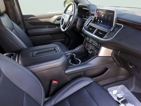 Used 2022 Chevrolet Tahoe Z71 w/ Luxury Package AWD/4WD image 33
