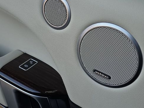 Used 2017 Land Rover Range Rover HSE image 20