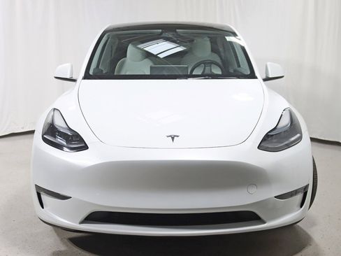 Used 2025 Tesla Model Y Performance image 8