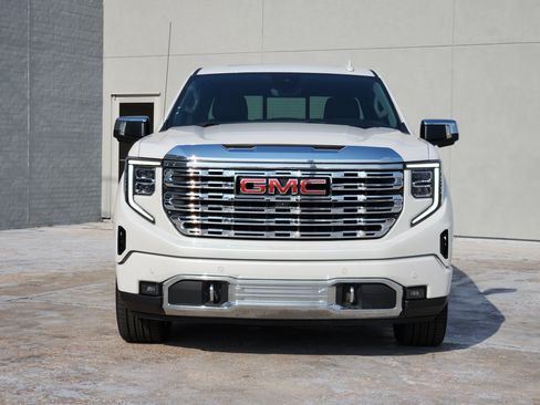 Used 2023 GMC Sierra 1500 Denali w/ Denali Reserve Package AWD/4WD image 3