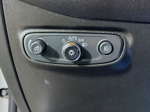 Used 2020 Chevrolet Equinox LT w/ Driver Convenience Package image 11