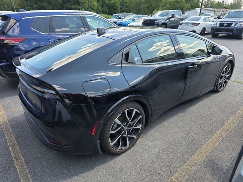Used 2023 Toyota Prius Prime FWD image 4
