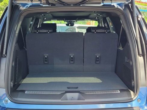 New 2026 GMC Yukon XL Denali w/ Denali Reserve Package AWD/4WD image 9