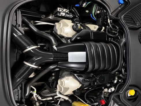 Used 2015 Porsche Panamera image 32