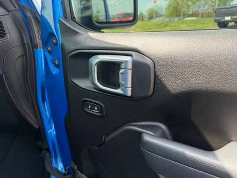 Used 2025 Jeep Gladiator Sport image 30