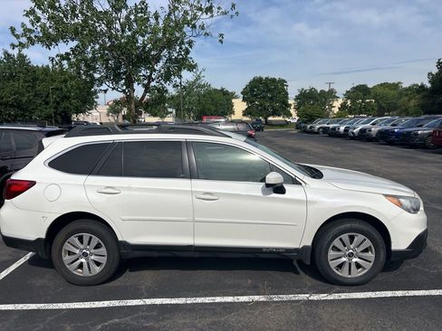 Used 2017 Subaru Outback 2.5i Premium AWD/4WD image 3