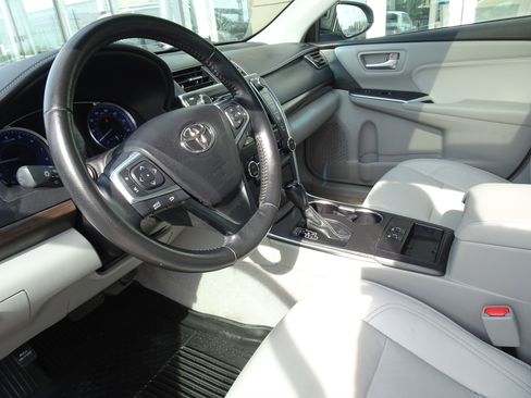 Used 2016 Toyota Camry XLE w/ Moonroof Package image 12