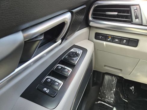Used 2022 Kia Telluride S FWD image 21